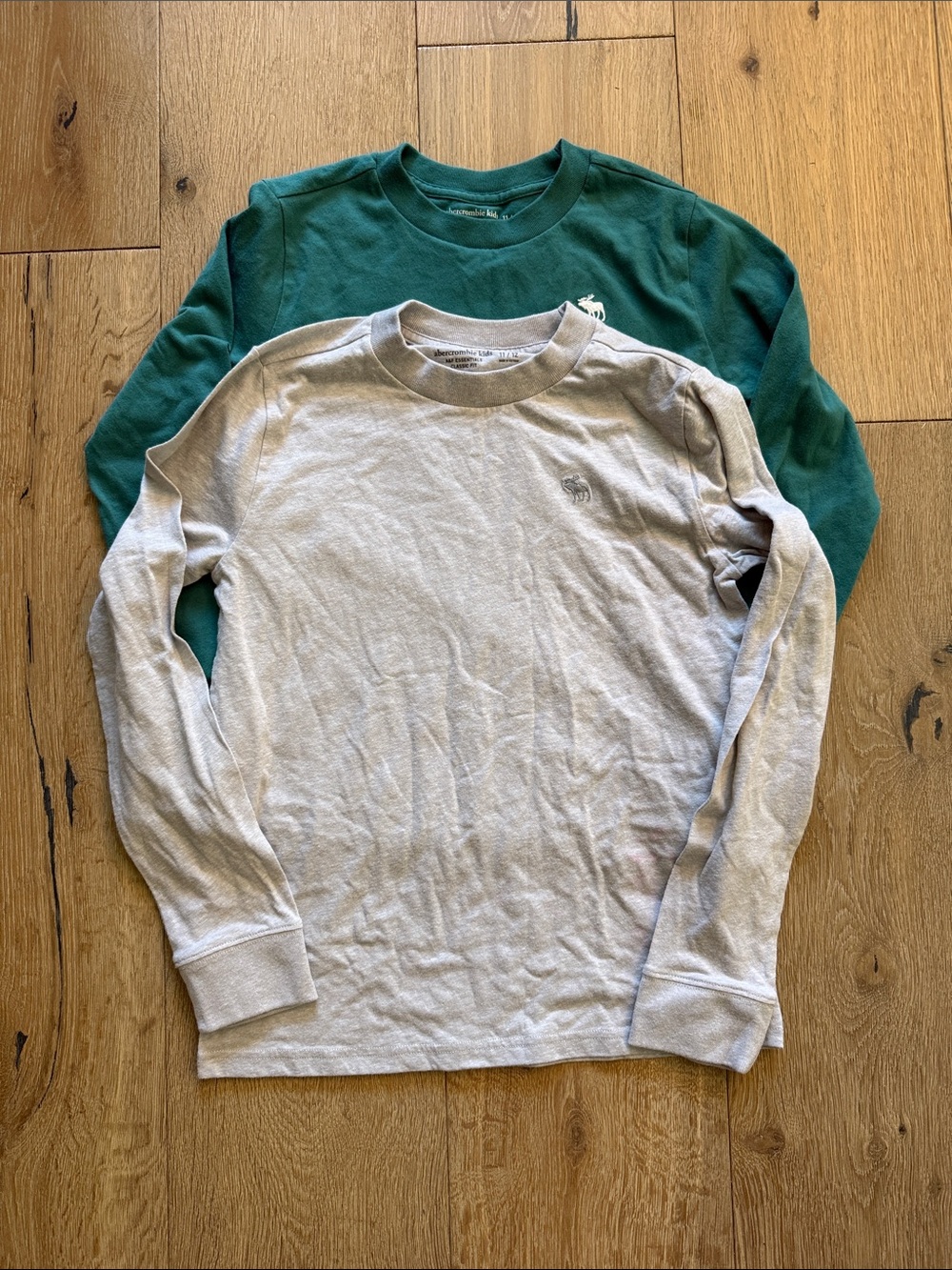 2 abercrombie kids Gray and Green Crewneck Tee